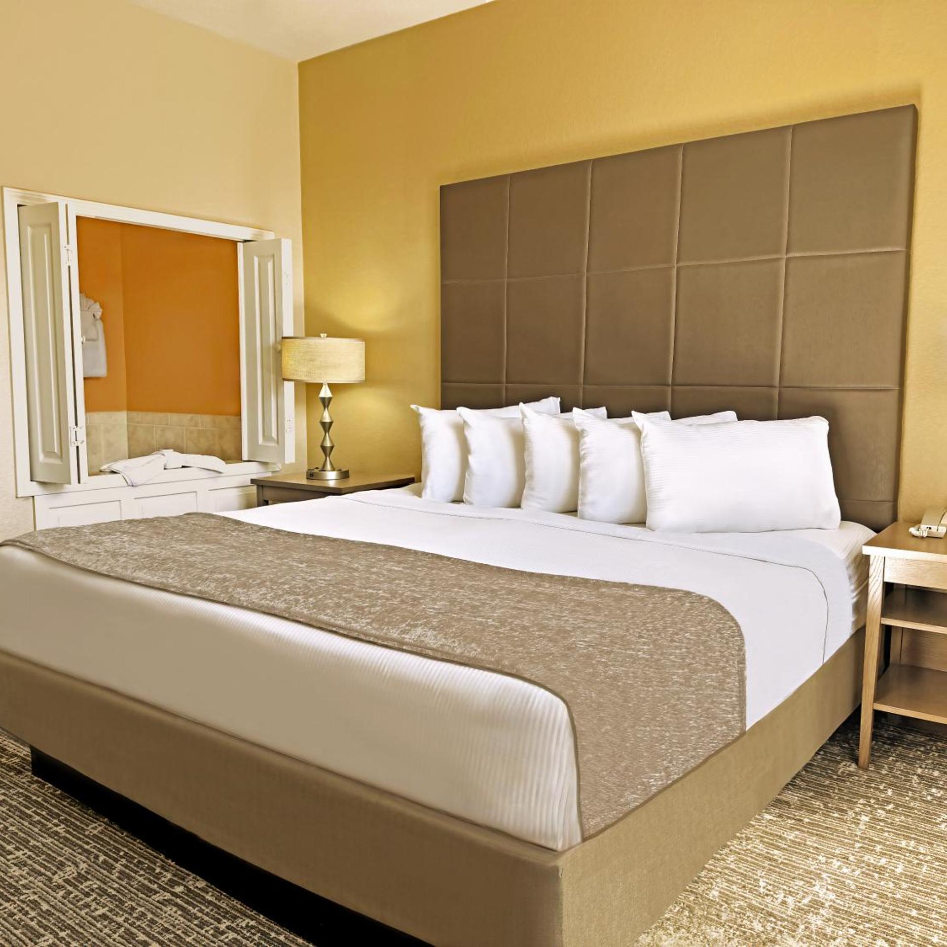2 Bedrooms, Suite, Sofa, Floridays Orlando Resort 6/10