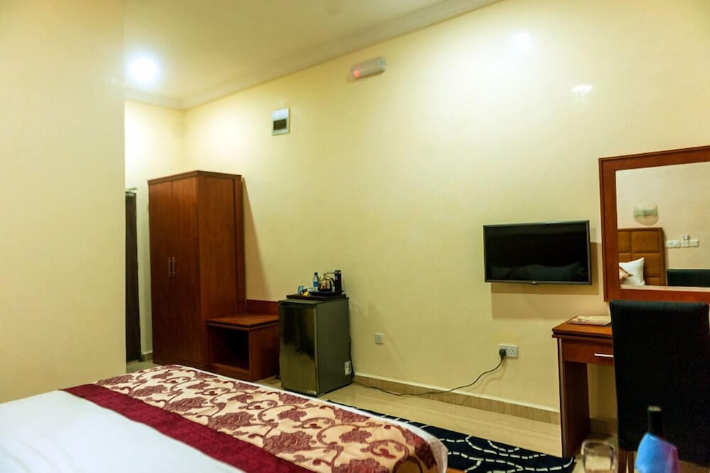Sefcon Suites And Apartment 14/32