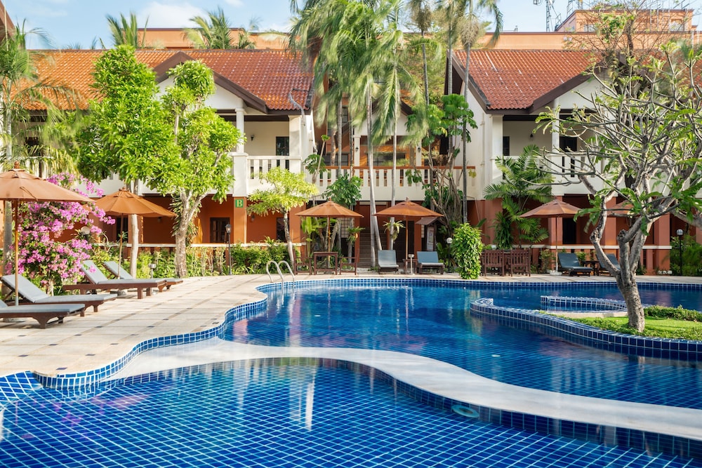 Phuket Leelavadee Hua Ting Resort 37/50