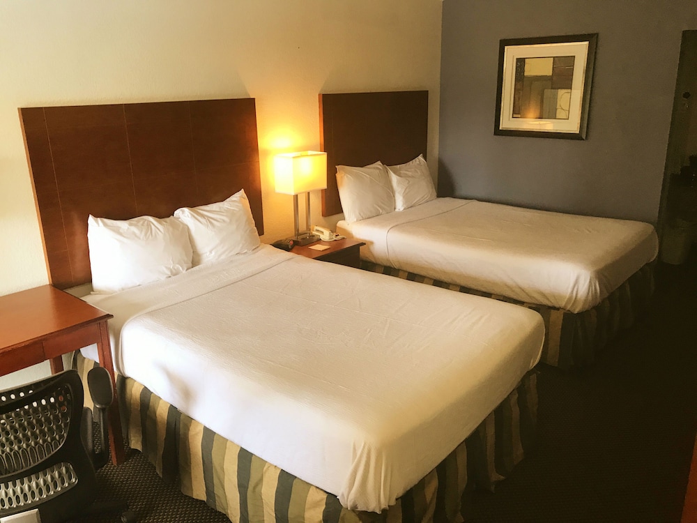 Days Inn & Suites by Wyndham Mobile 13/38
