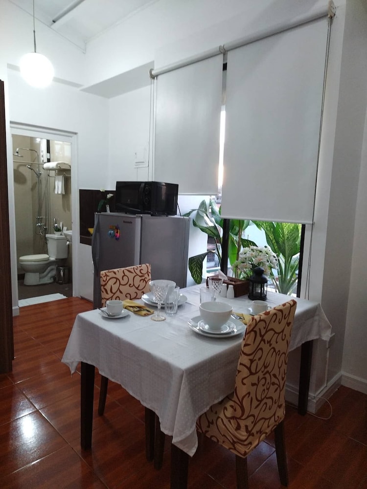 Makati Riverside Inn 47/54