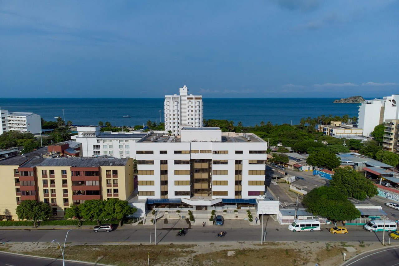 Hotel Axis Inn By GEH Suites