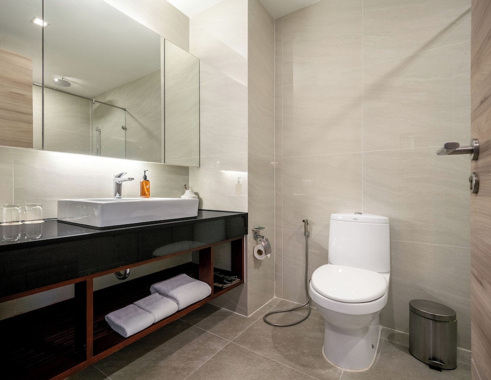 Adelphi Suites Bangkok 69/69
