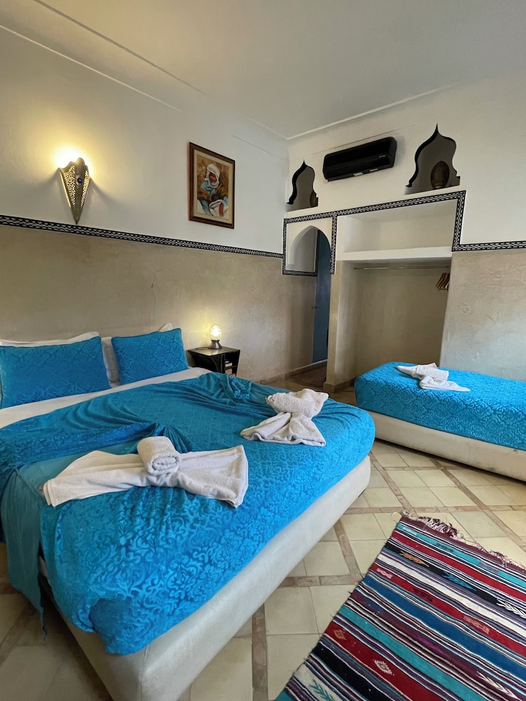 COMFORT, SUITE