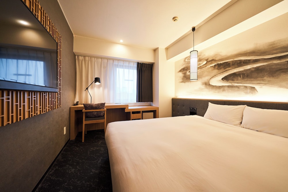 ROOM, QUEEN BED, MAIN BUILDING