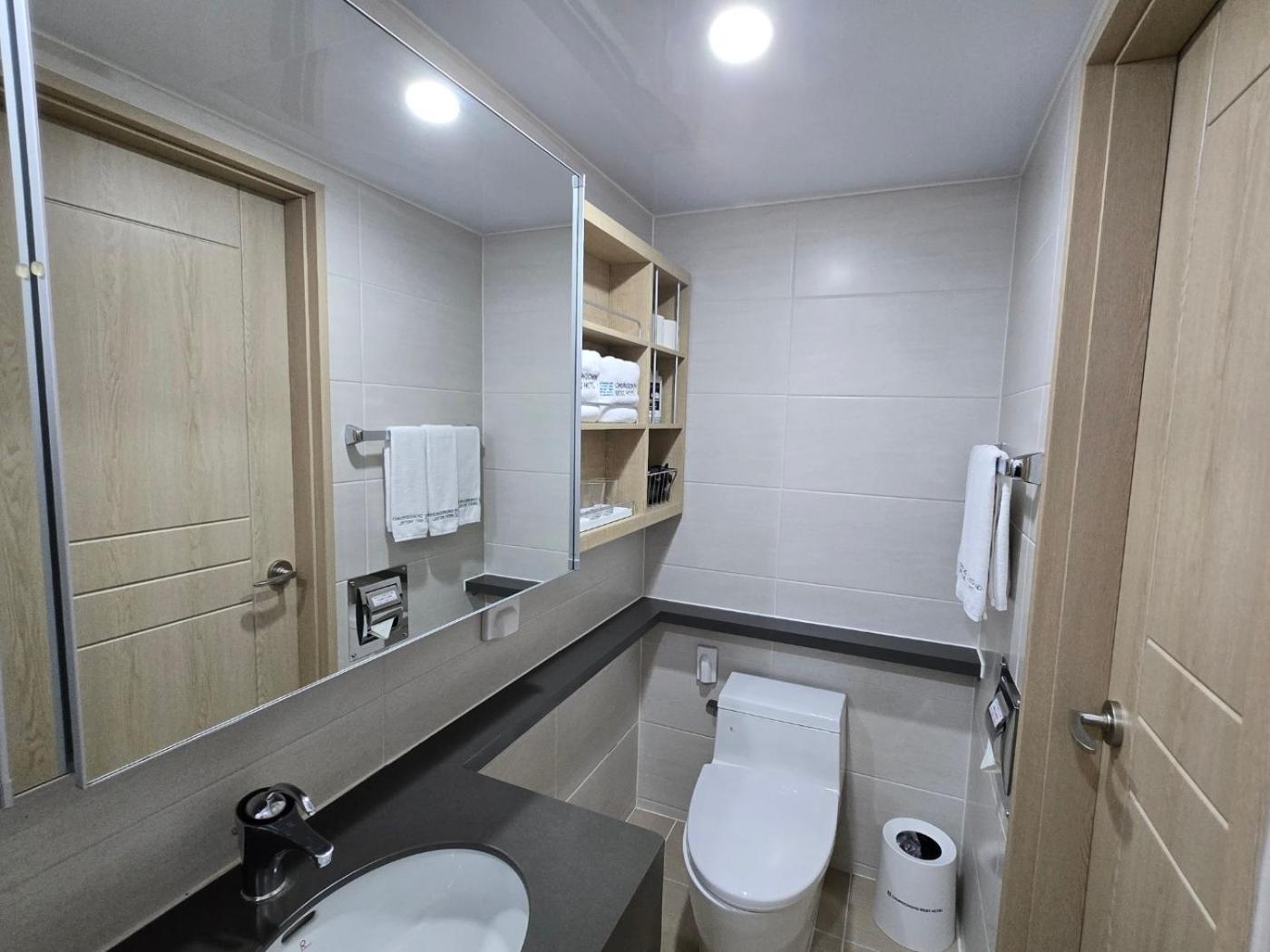 Chungchoho Best Hotel 42/42