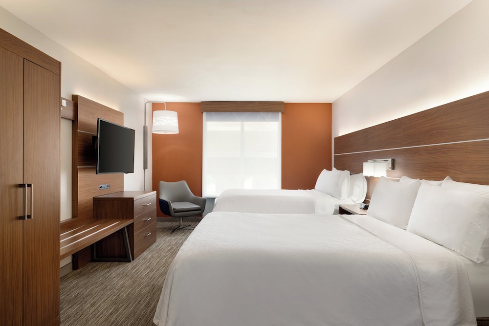 Holiday Inn Express Hotel Suites Opelika Auburn 32/71