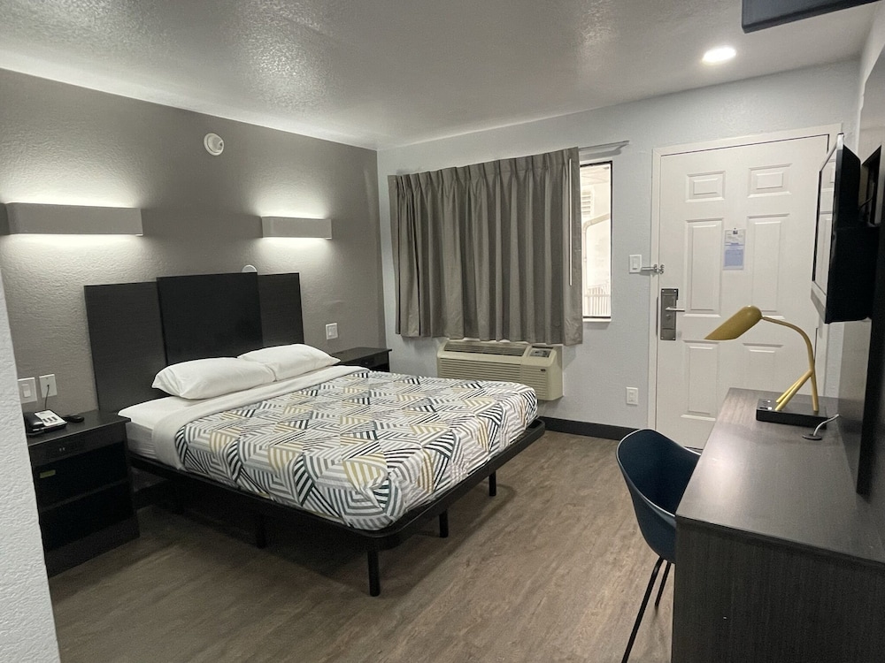 Motel6 Denton, TX - UNT 24/60