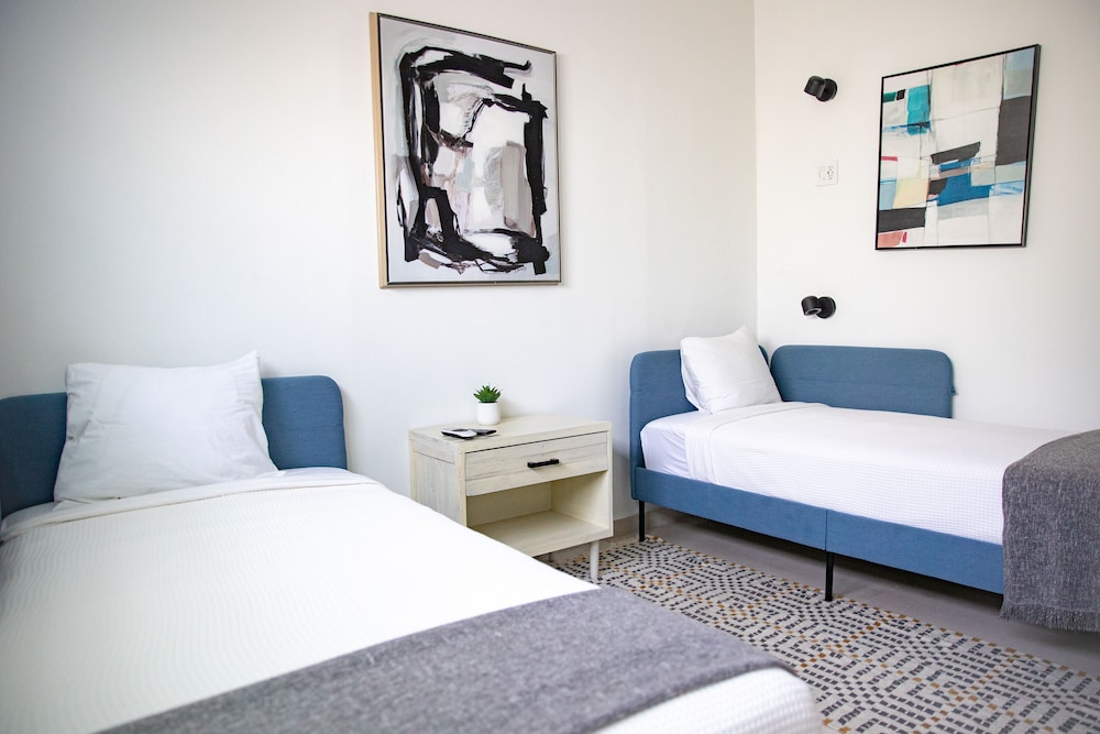 La Buena Vida Inn 27/50