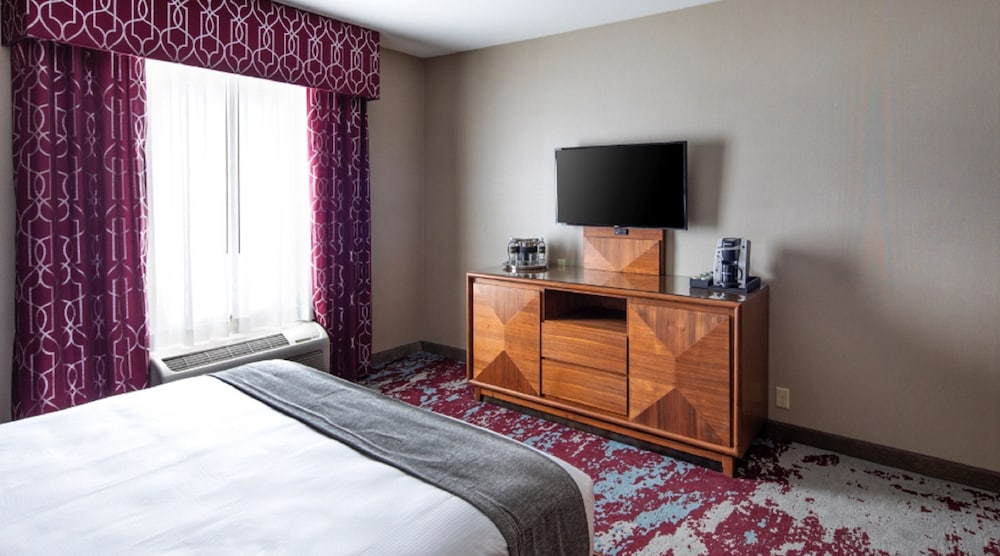 Hampton Inn Suites Highland California 12/42