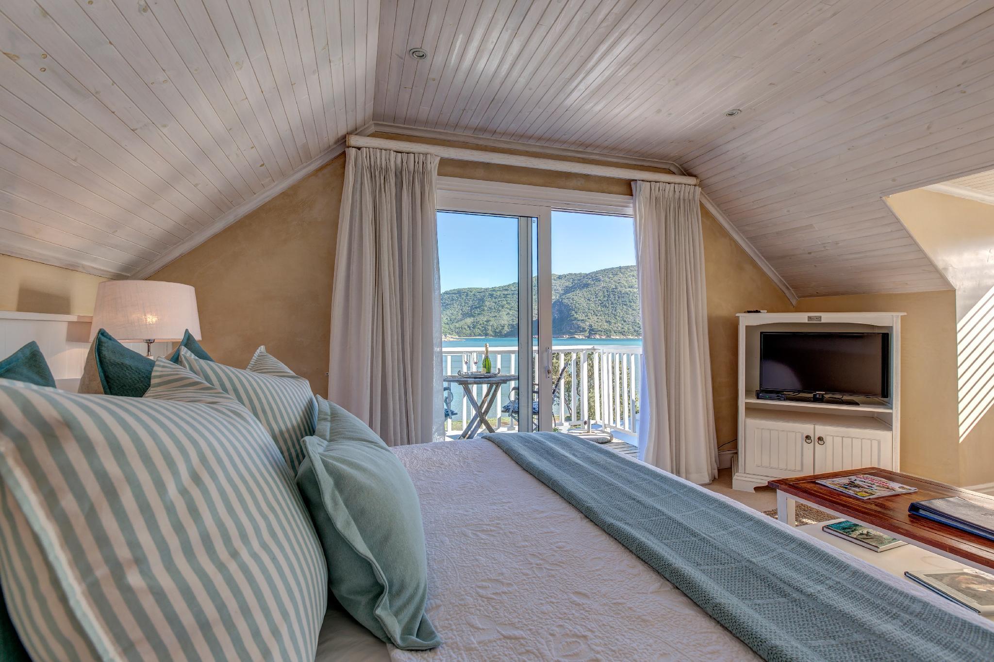 Superior, King Bed, Lagoon View