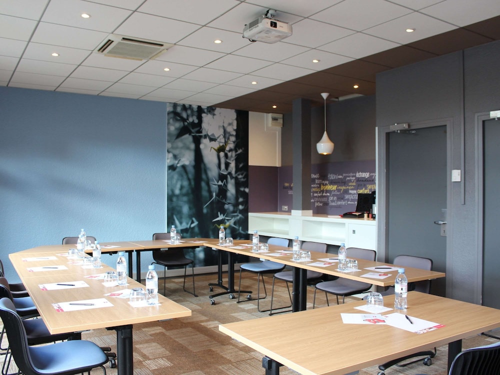 HOTEL IBIS Evry Courcouronnes 40/48
