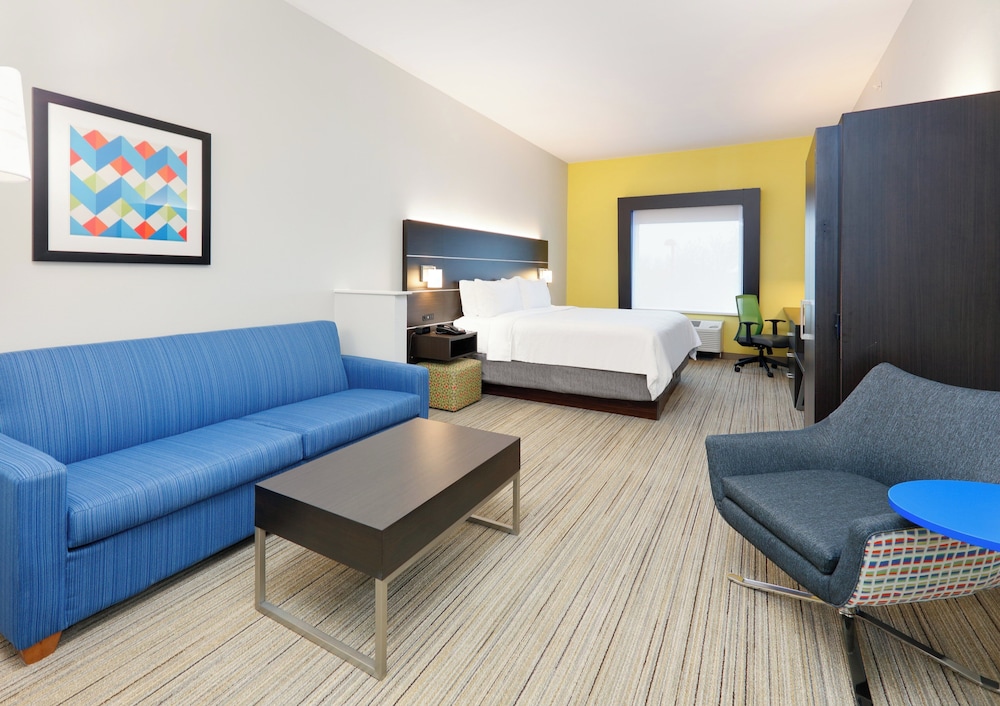 Holiday Inn Express Hotel Suites Cleburne 54/76