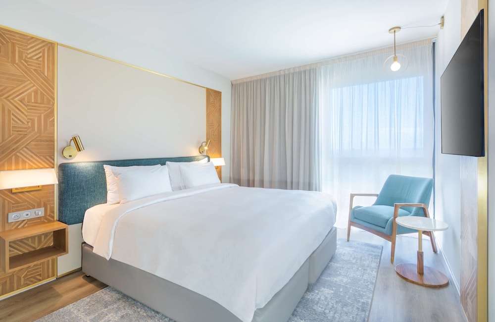 غرفة بريميوم بسرير كينج بإطلالة على البحر في طابق مرتفع، Radisson Hotel Saint-Denis, La Reunion 4/10