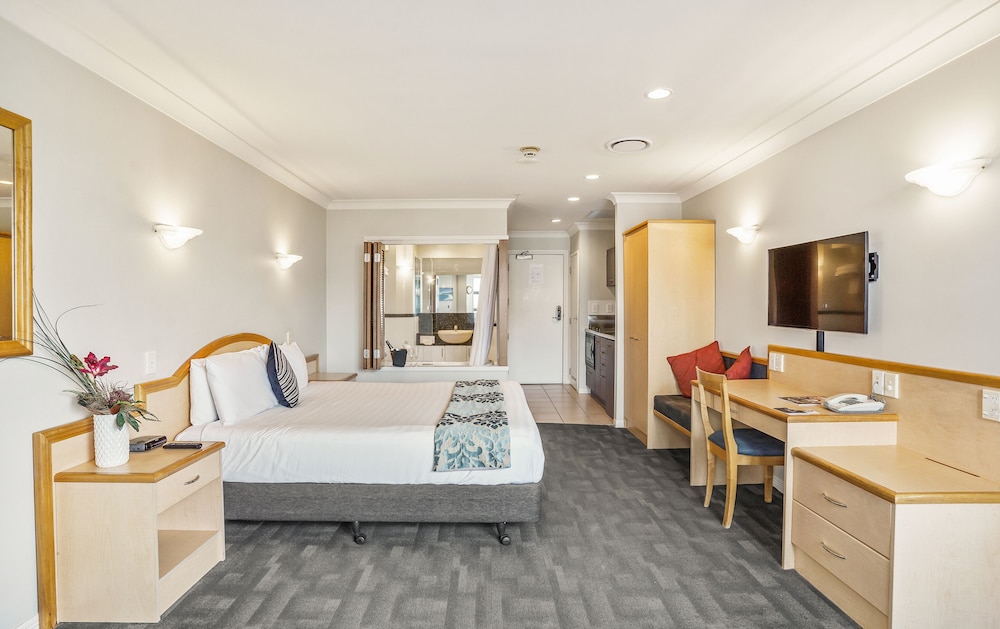 Parkside Hotel and Apartments 16/74
