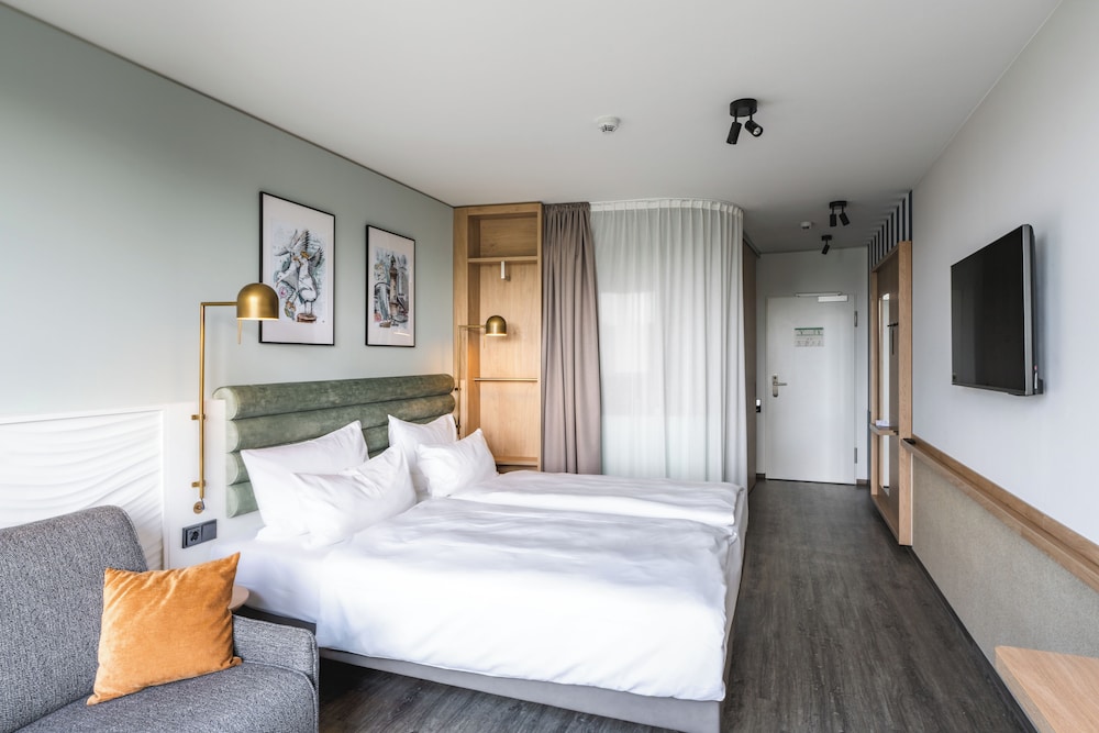 Room, Queen Bed, Lateral Side Sea View, Sofa