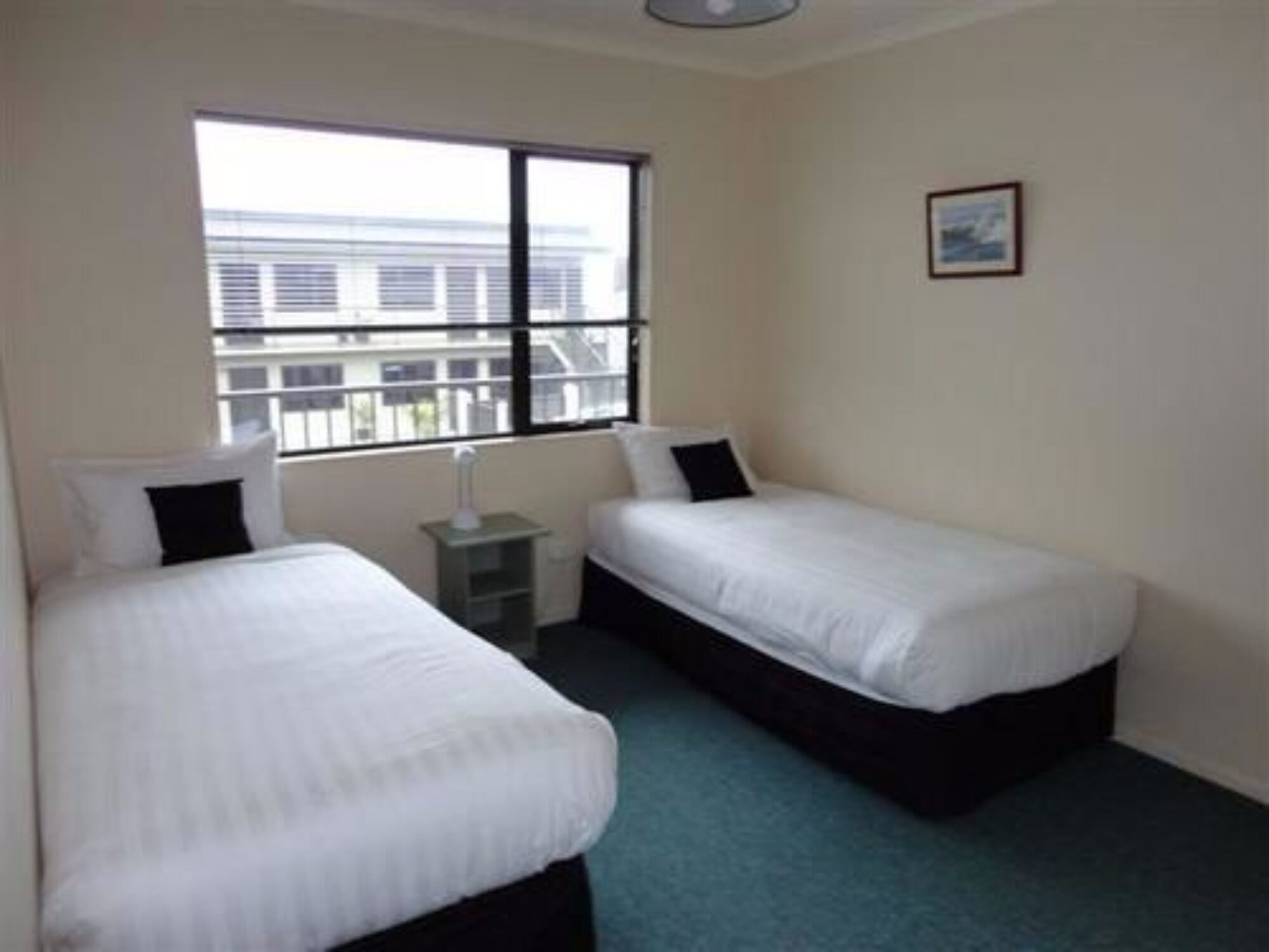 2 BEDROOMS, SUITE