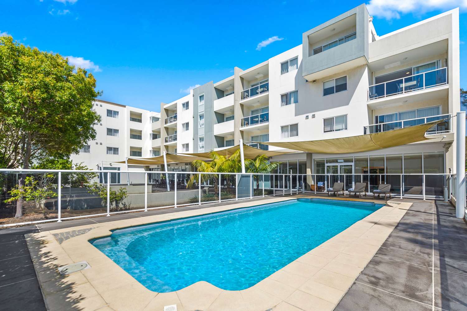 Quality Suites Pioneer Sands 8/8