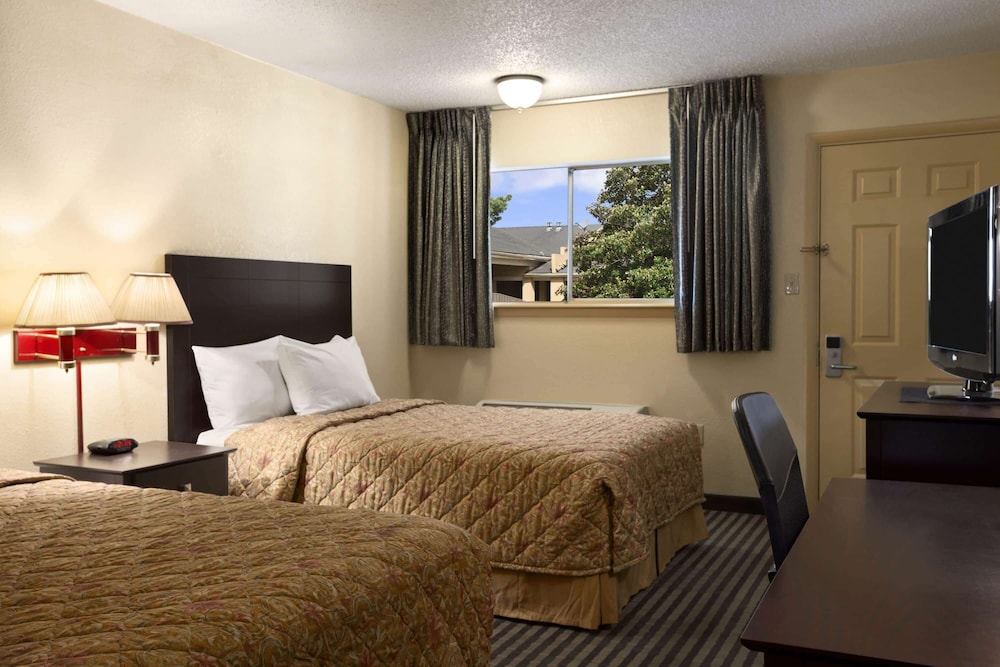 Days Inn by Wyndham Lawton 12/47