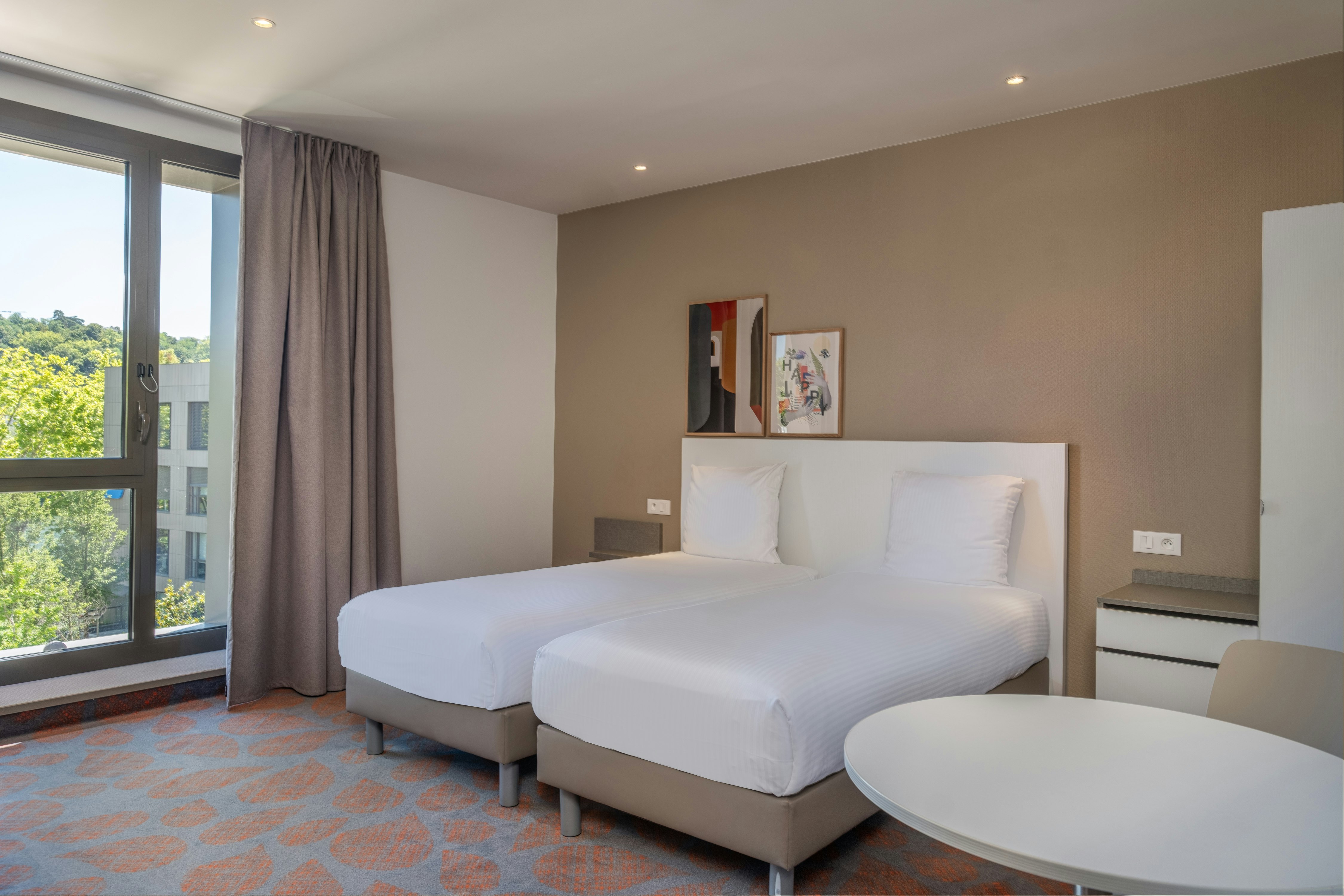 ROOM, TWIN BEDS, SOFA