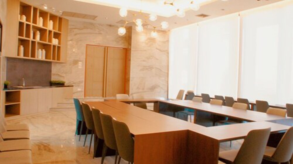 The Astra Luxury Suit condo 40/50