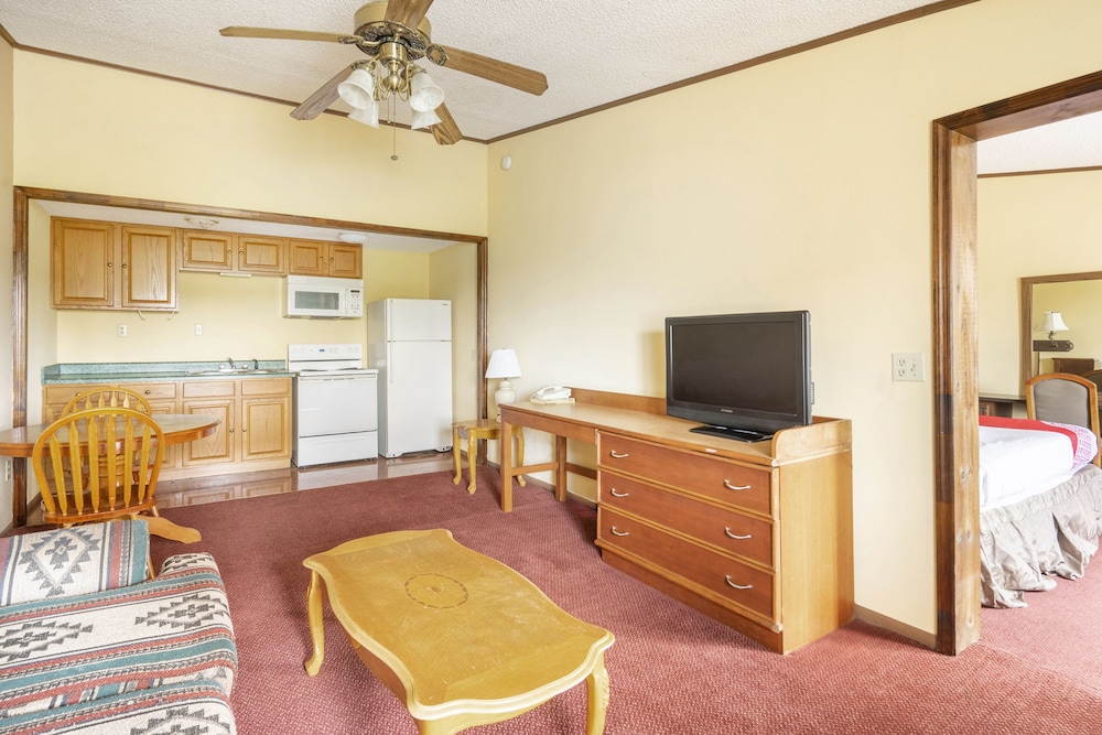 OYO Hotel Daleville AL Hwy 84 55/75