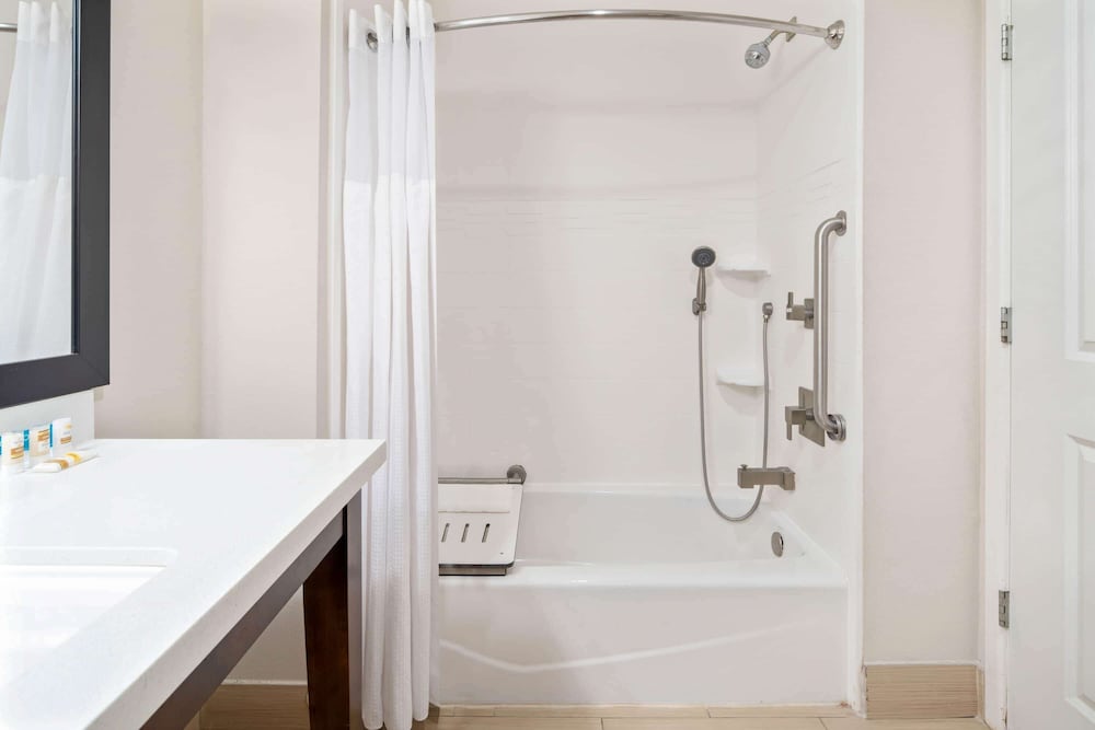 La Quinta Inn & Suites by Wyndham Rockport - Fulton 10/46