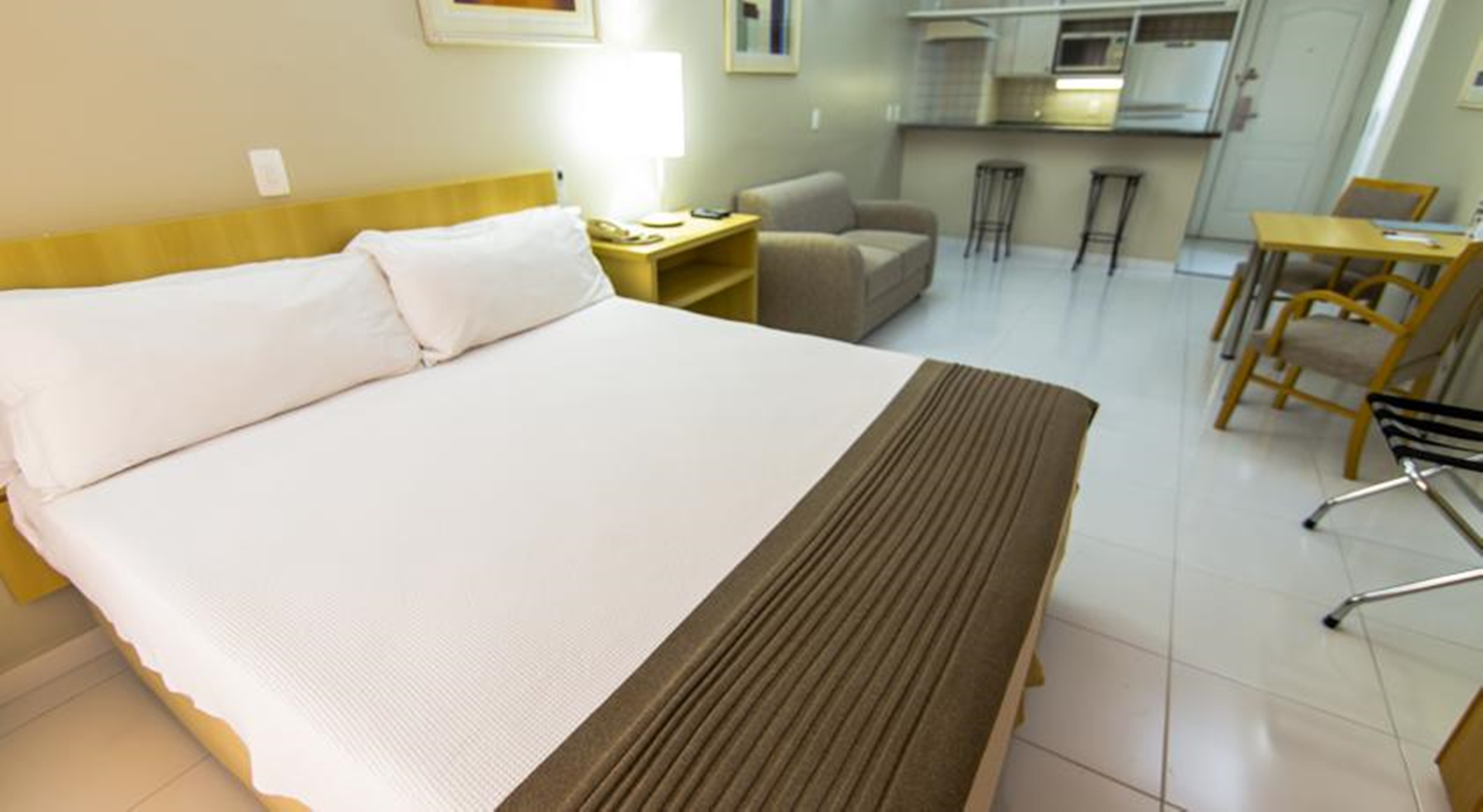 DELUXE, QUEEN BED