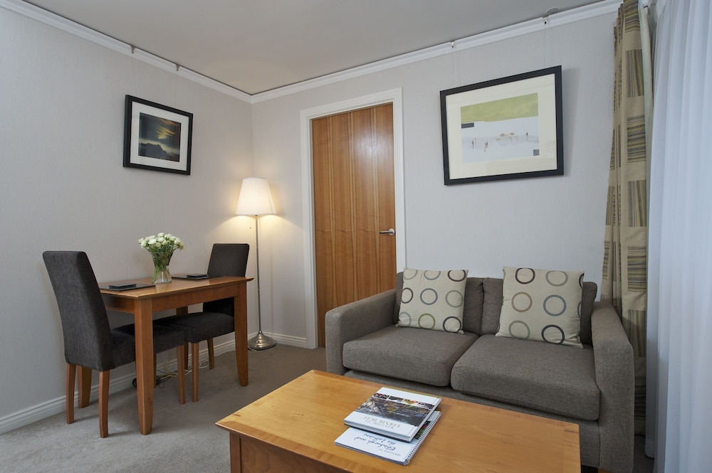 The Knight Residence by Mansley Serviced Apartments 29/46