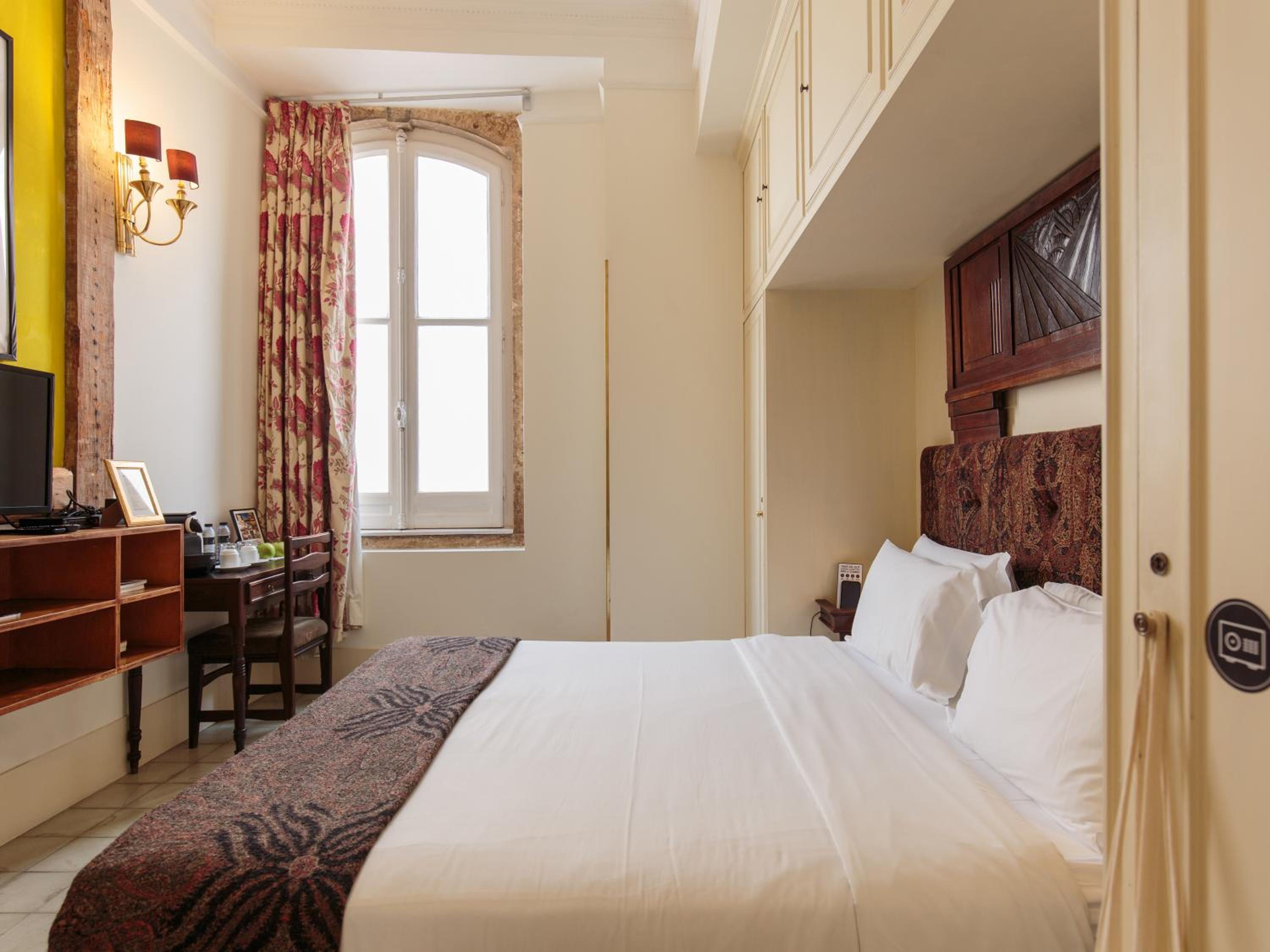 Room, Queen Bed, Small