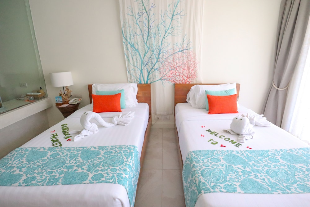 غرفة بريميير بسريرين منفصلين بإطلالة على البحر بشرفة، Bandara Beach Resort, Phuket 6/10