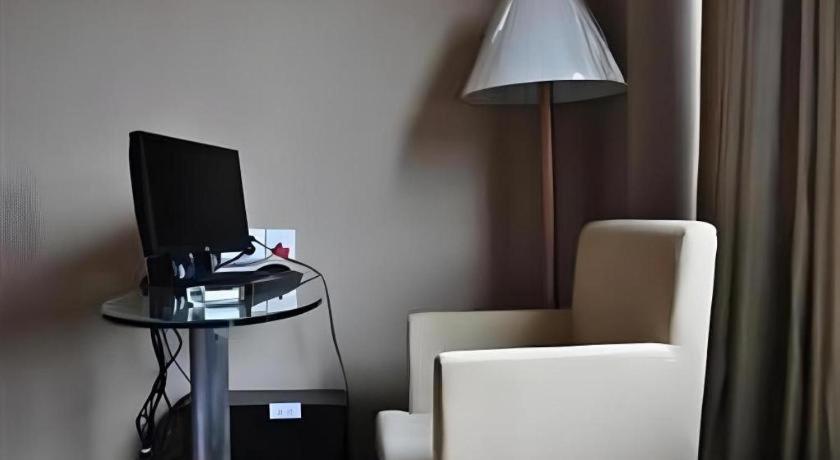 Vienna Hotel Huizhou (Huabianling Square Branch) photo3