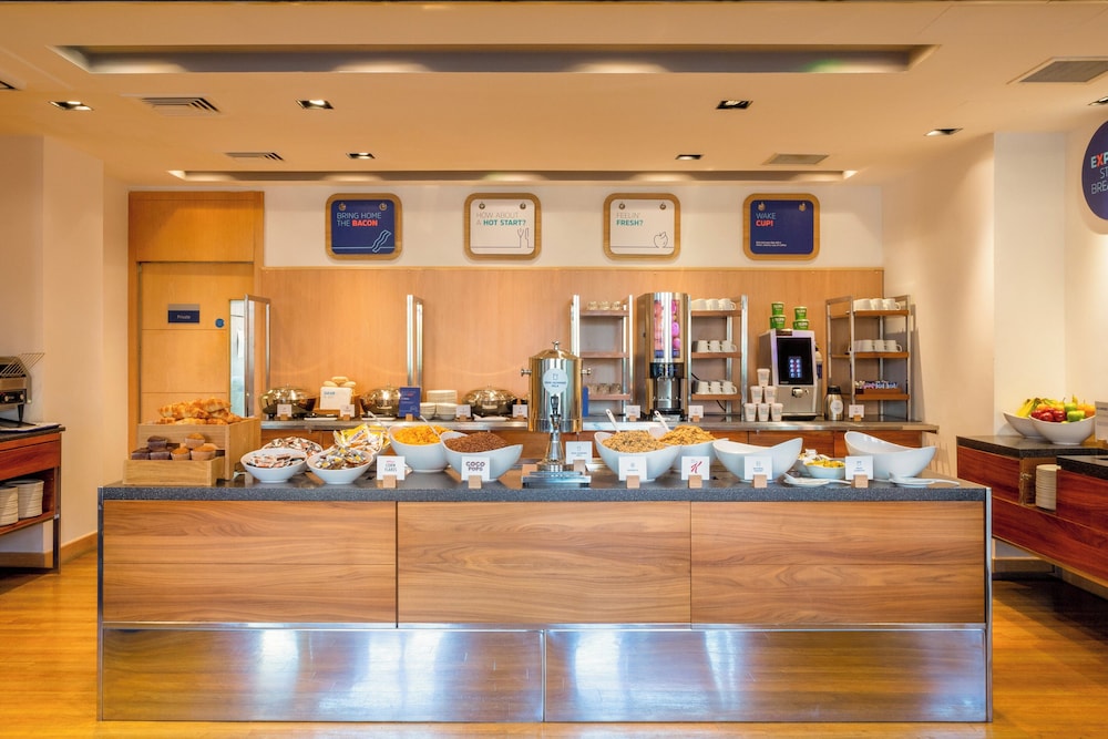 Holiday Inn Express Birmingham Redditch 42/50