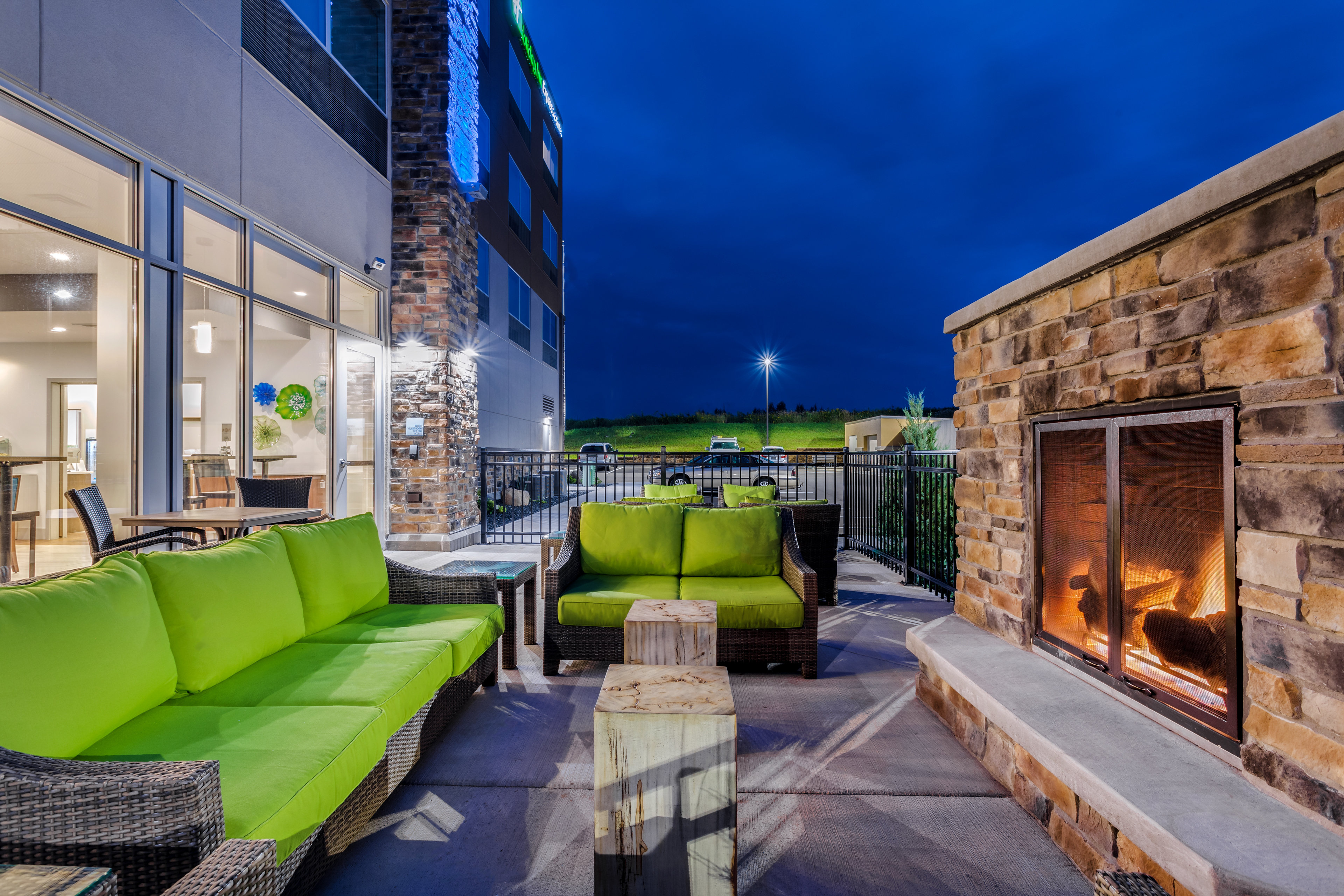 Holiday Inn Express Suites Rice Lake 40/72