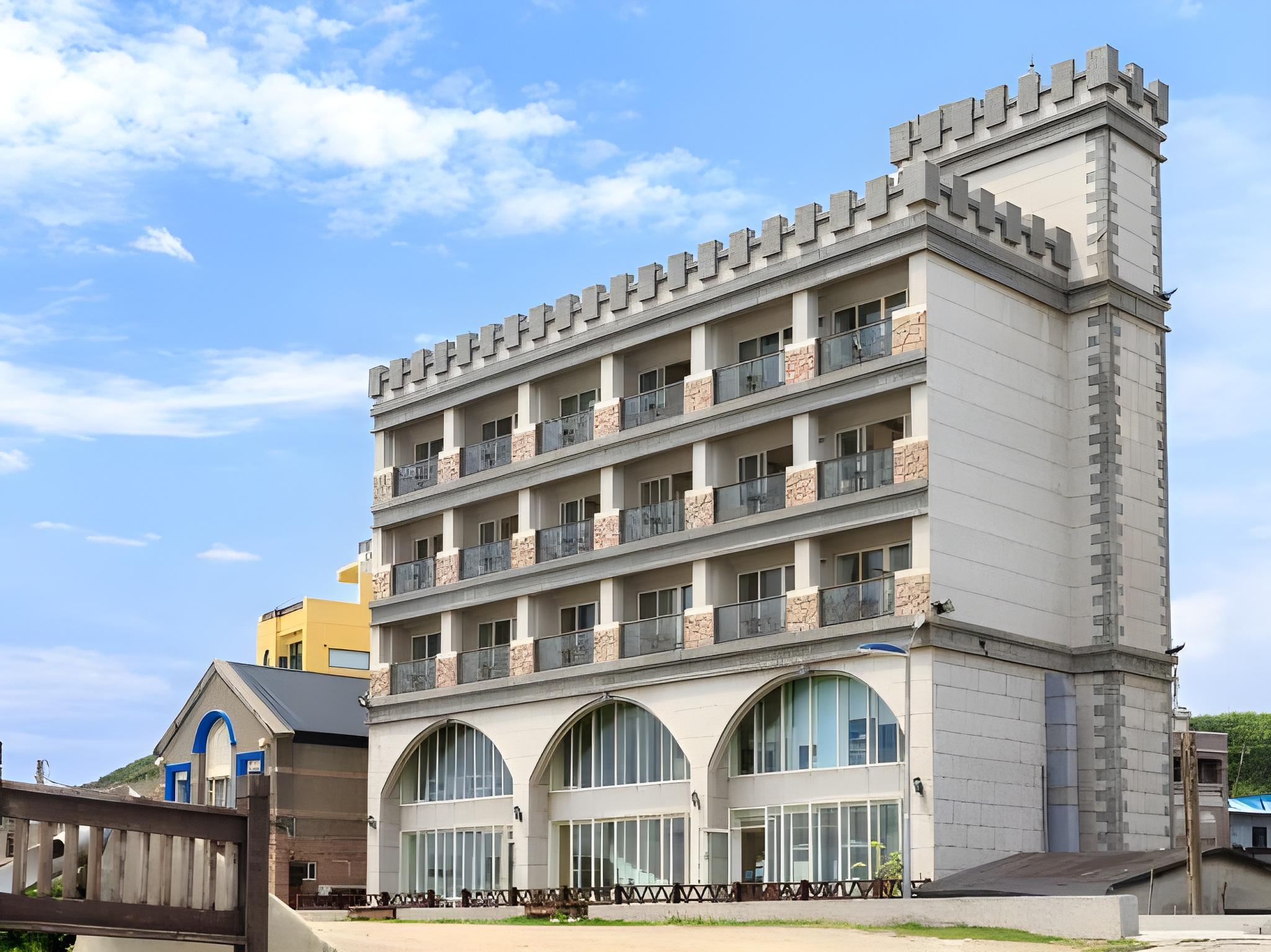 Sunrise Hotel 2/46