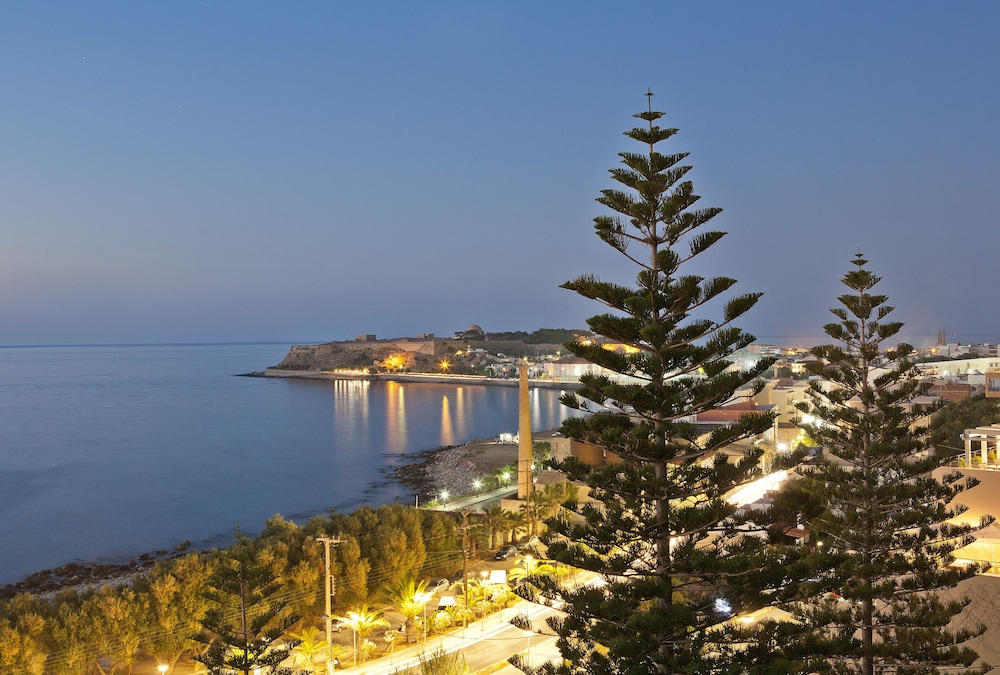 Archipelagos Hotel 35/46