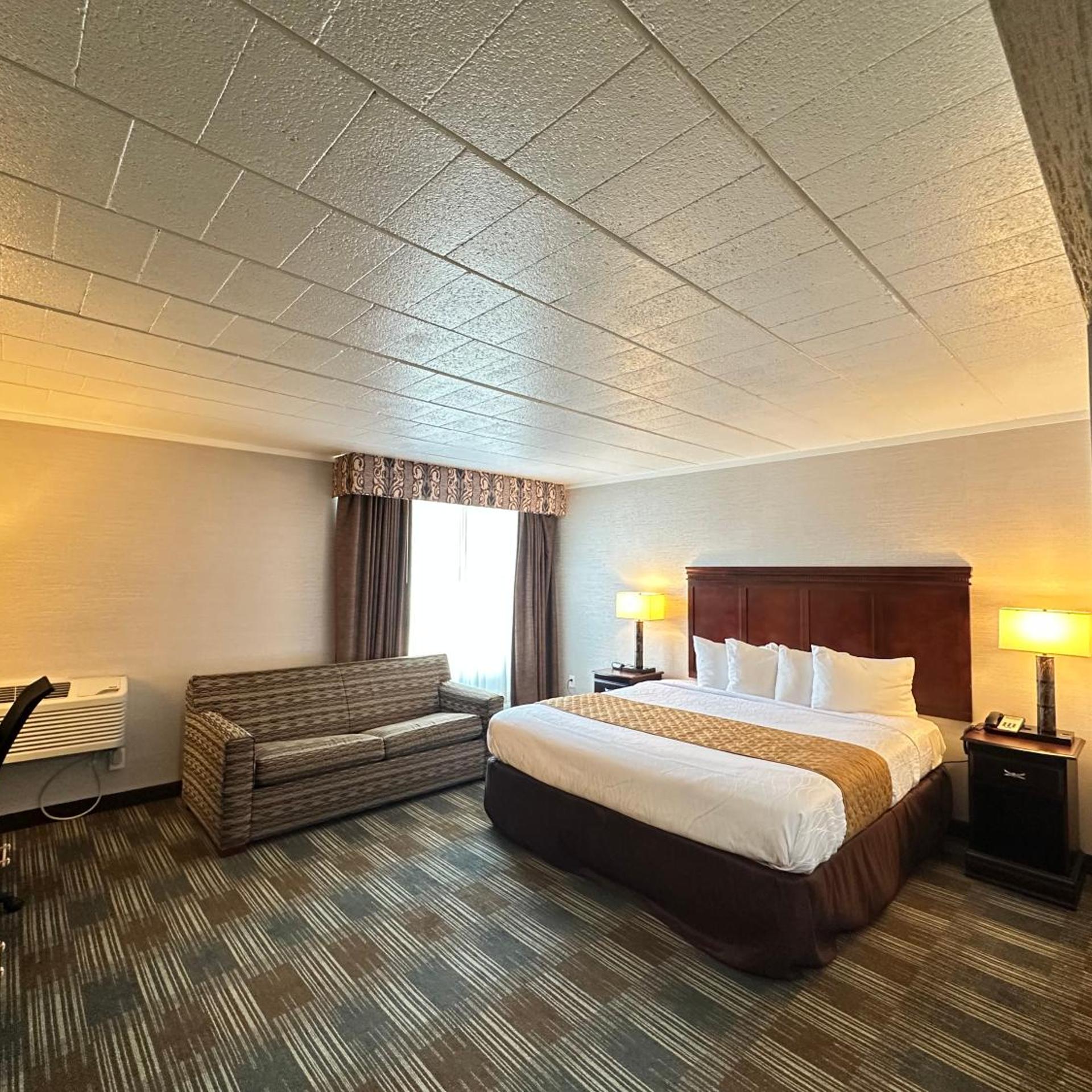 جناح ديلوكس بسرير كينج، Quality Inn Bath NY 3/6