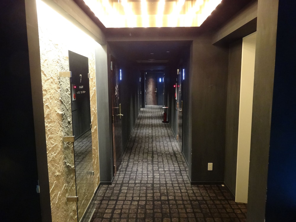 The Wall Hotel 25/37
