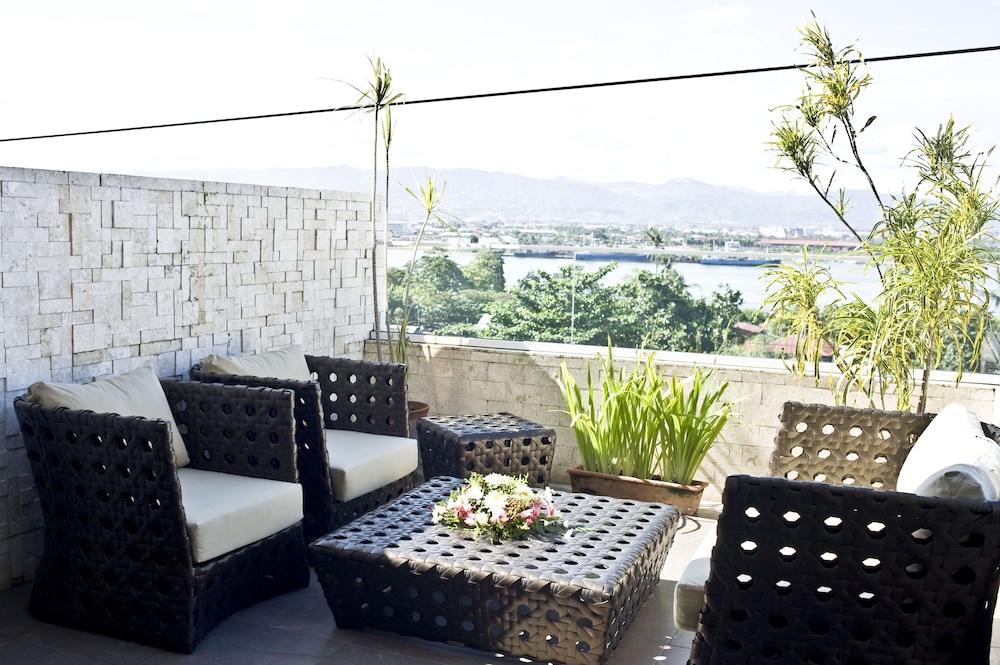 Goldberry Suites and Hotel Mactan 29/49