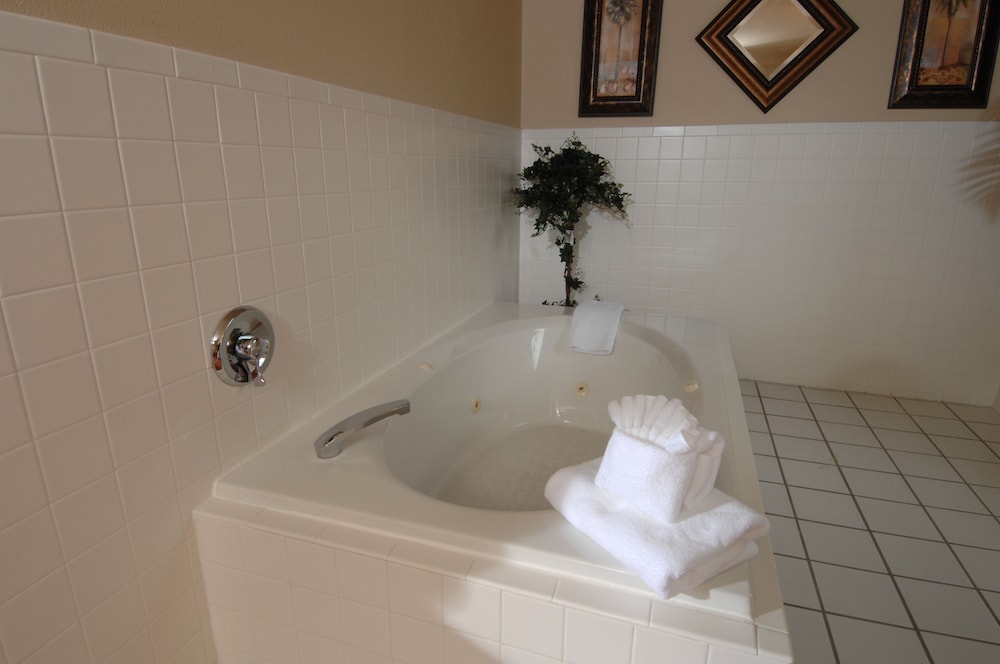 All American Inn and Suites 27/46