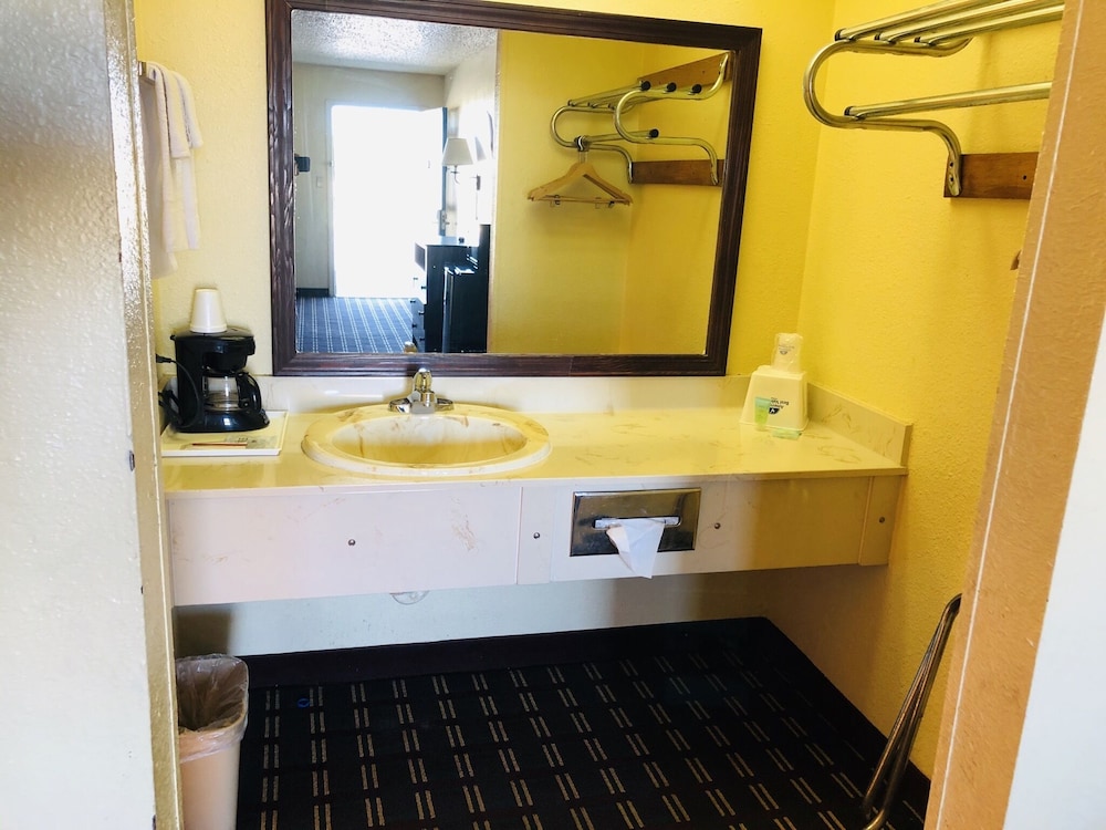 Americas Best Value Inn Suites 3/36