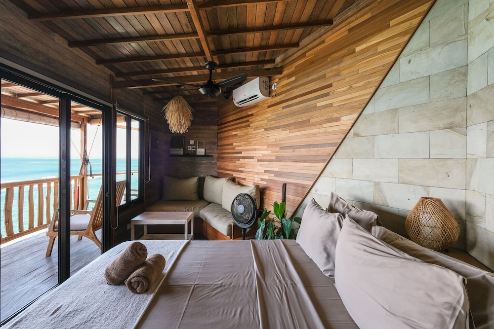 Exclusive, Queen Bed, Beach Front