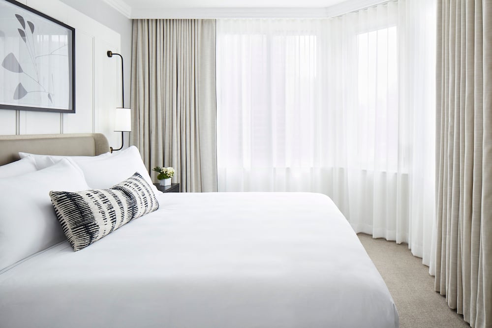 1 BEDROOM, SUITE, PARK VIEW