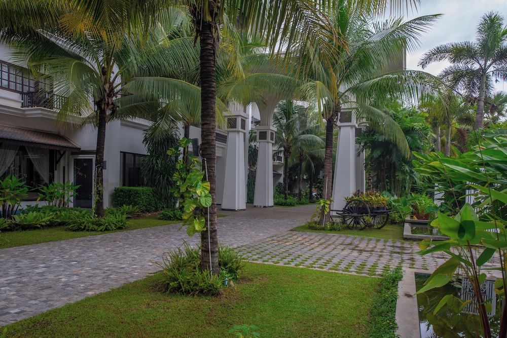 Lotus Blanc Resort 63/70