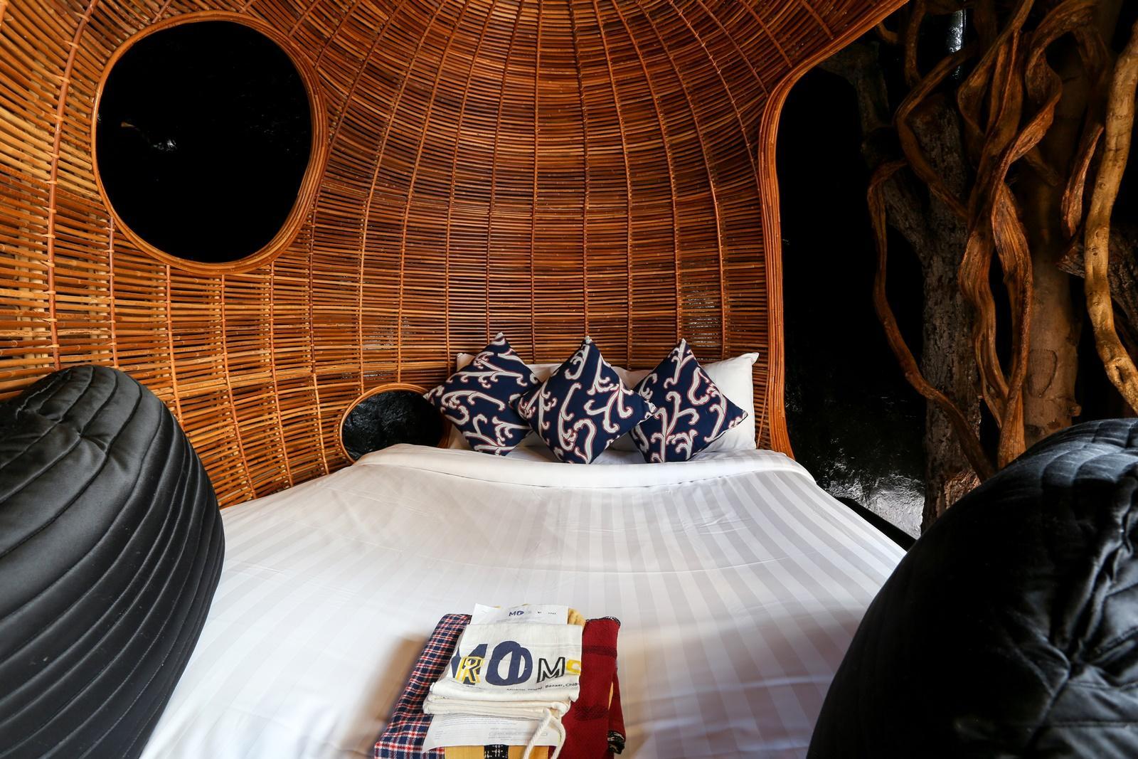 Cave, Suite