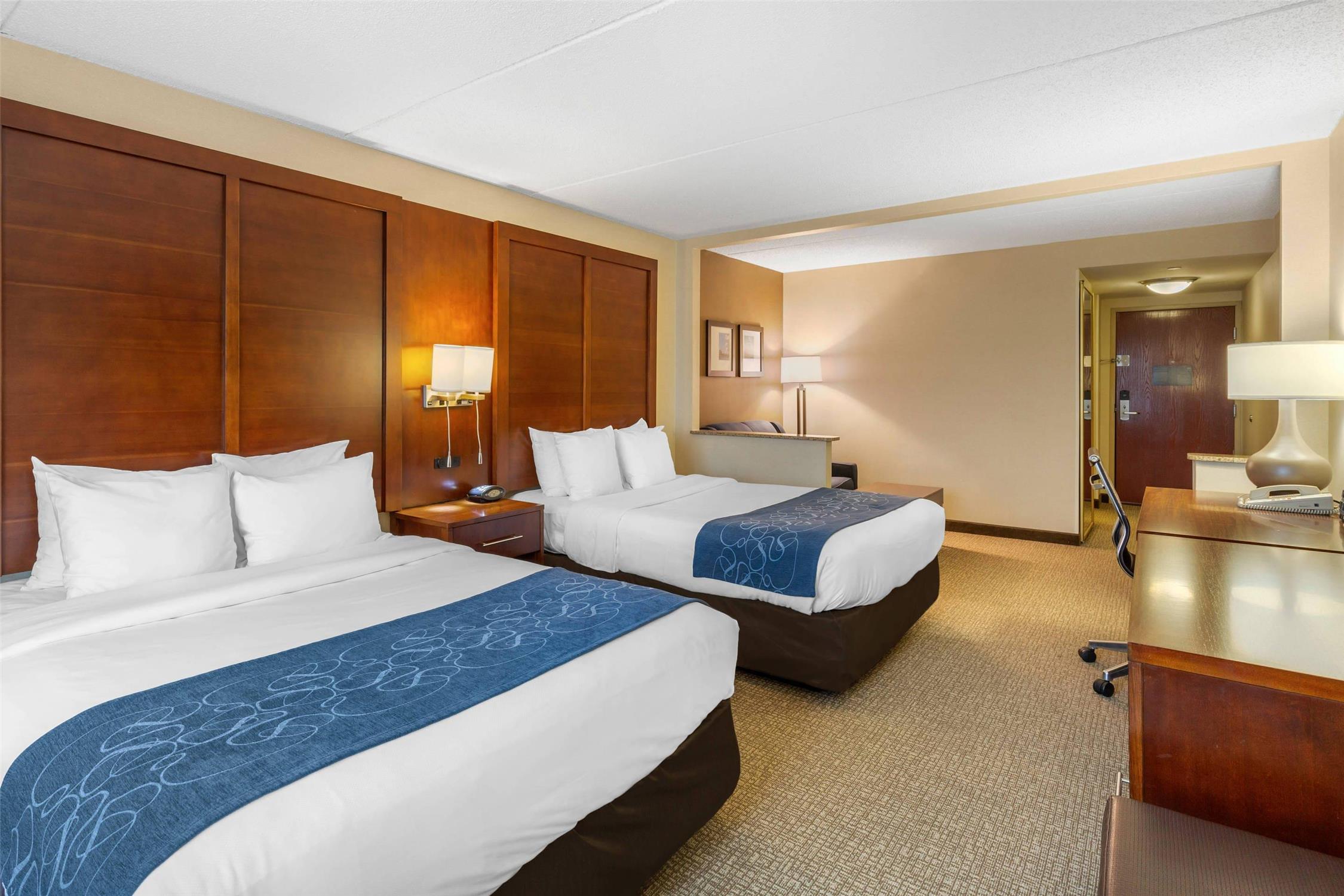 Suite, 2 Queen Beds, Accessible