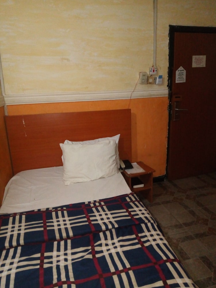 Maitama Guest House 7/26
