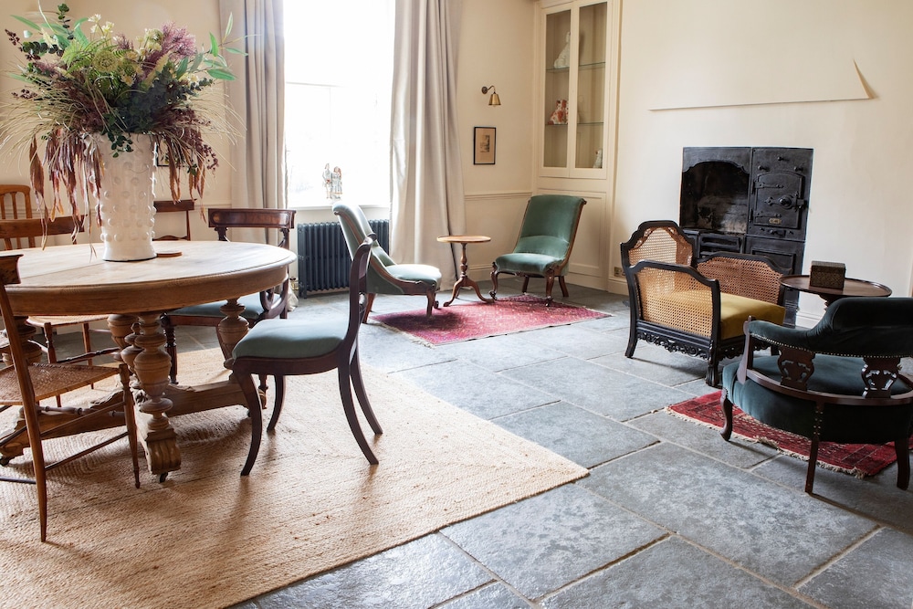 Oak Bank Hotel 40/60