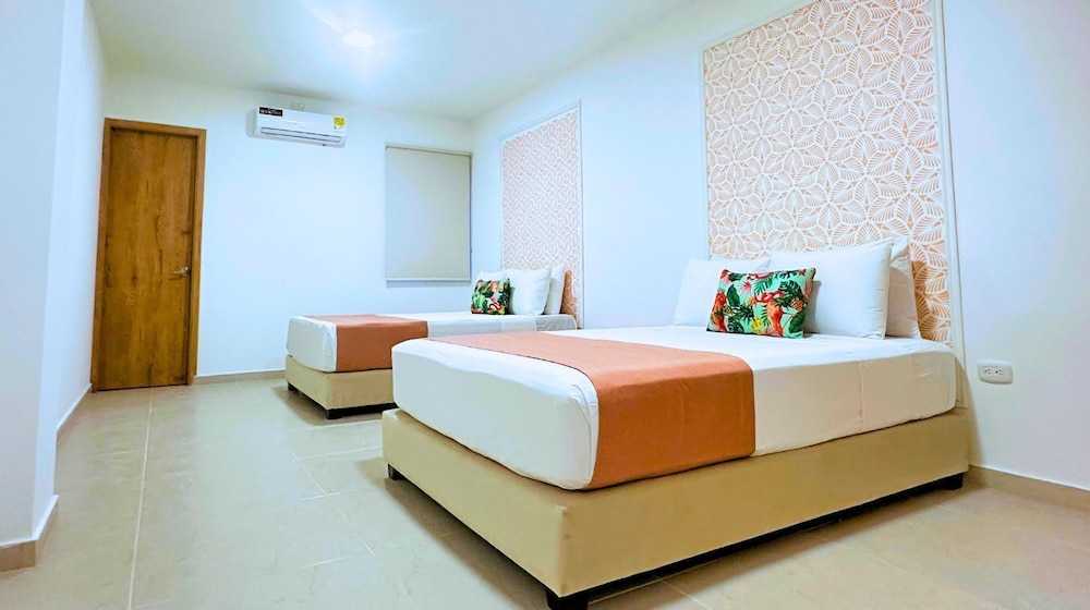 STANDARD, QUADRUPLE, 2 DOUBLE BEDS, PRIVATE BATHROOM