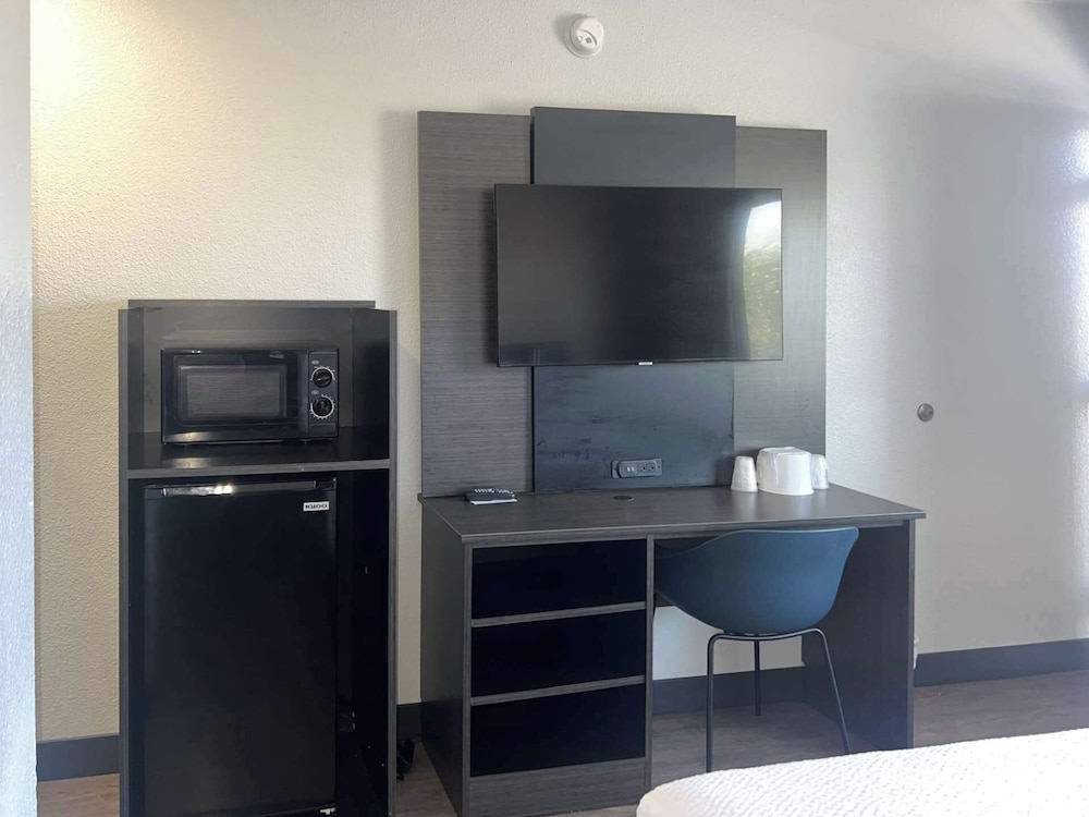 Motel6 Tulare, CA 45/60